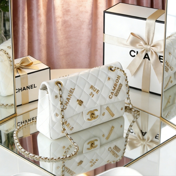 <AUTHENTIC>Chanel Classic Flap Bag in Quilted White - Picture 6 of 6